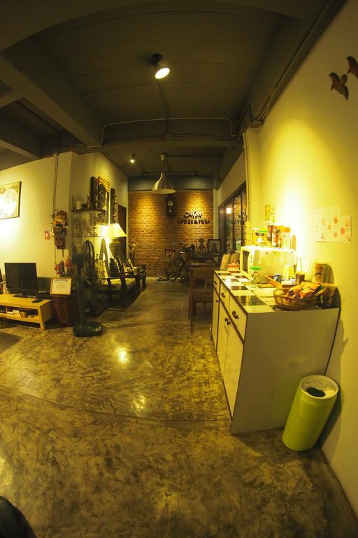 Mon Lodge & Yoga Donmueang Bangkok Exterior foto