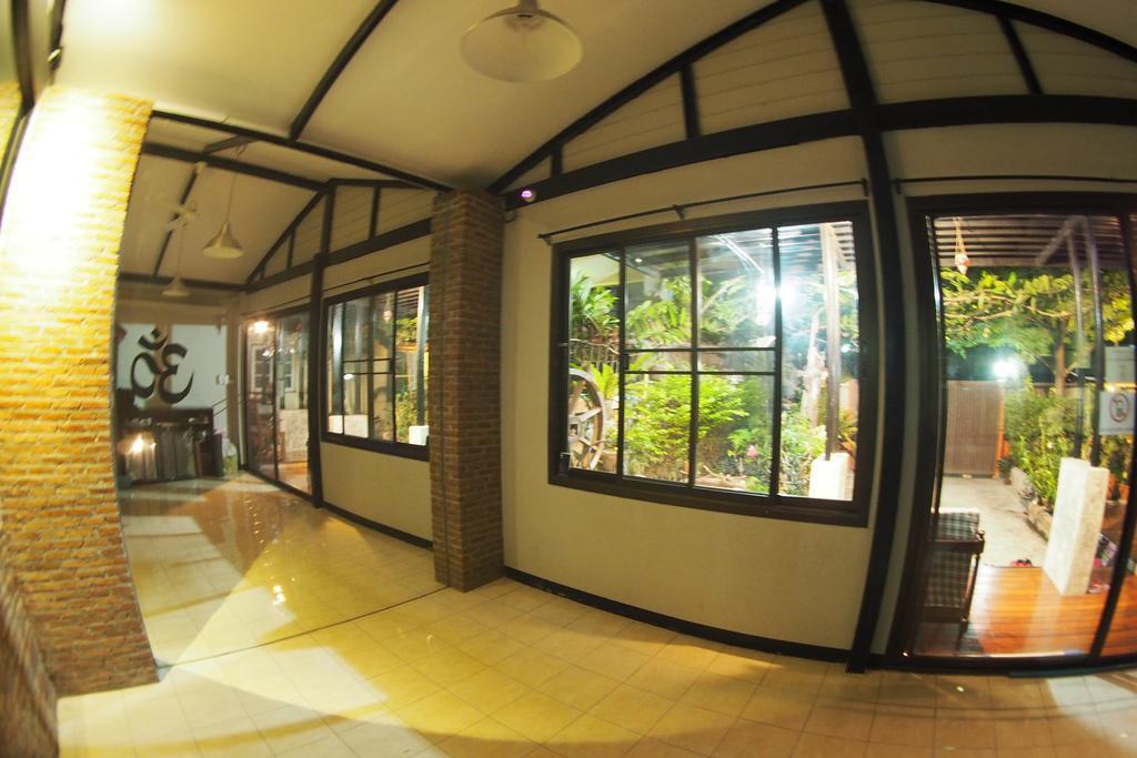 Mon Lodge & Yoga Donmueang Bangkok Exterior foto