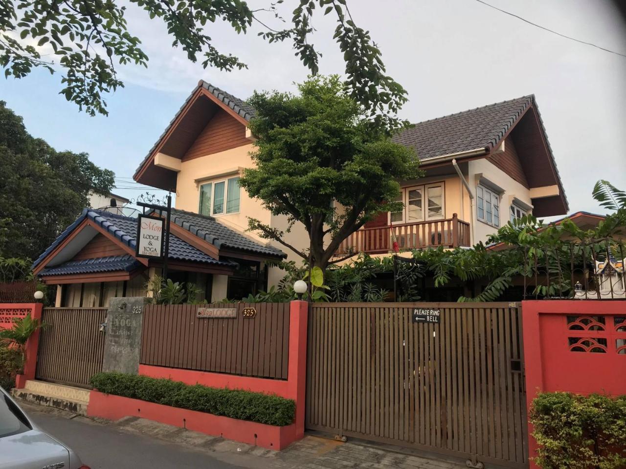 Mon Lodge & Yoga Donmueang Bangkok Exterior foto