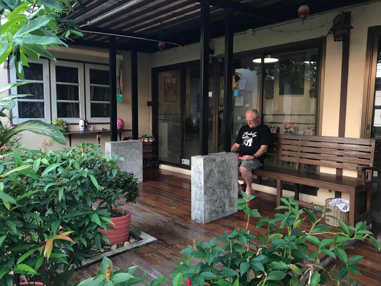 Mon Lodge & Yoga Donmueang Bangkok Exterior foto