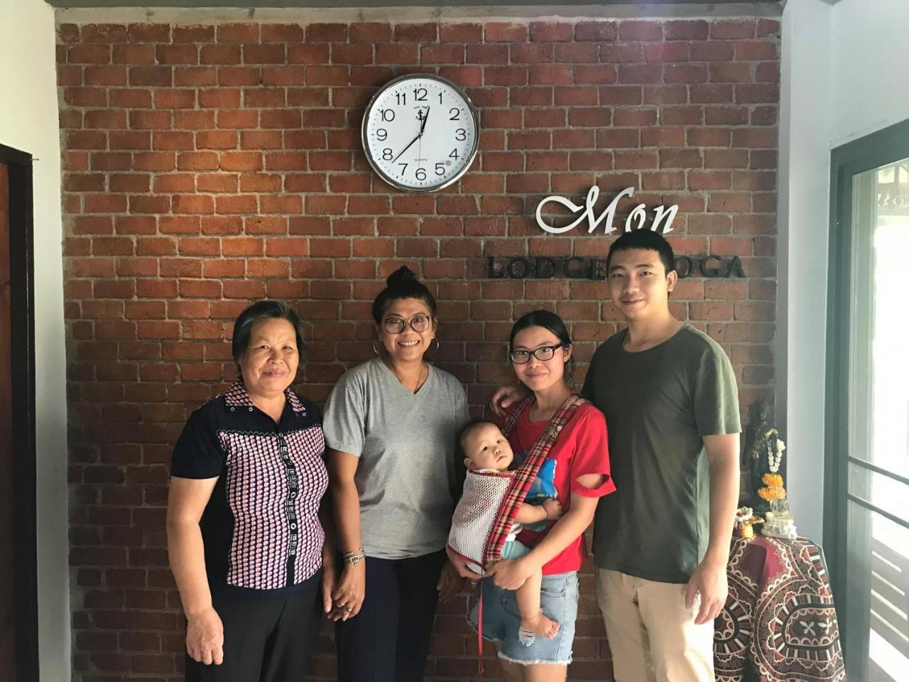 Mon Lodge & Yoga Donmueang Bangkok Exterior foto