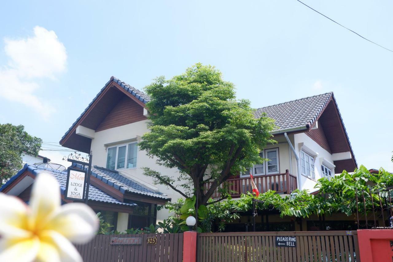 Mon Lodge & Yoga Donmueang Bangkok Exterior foto